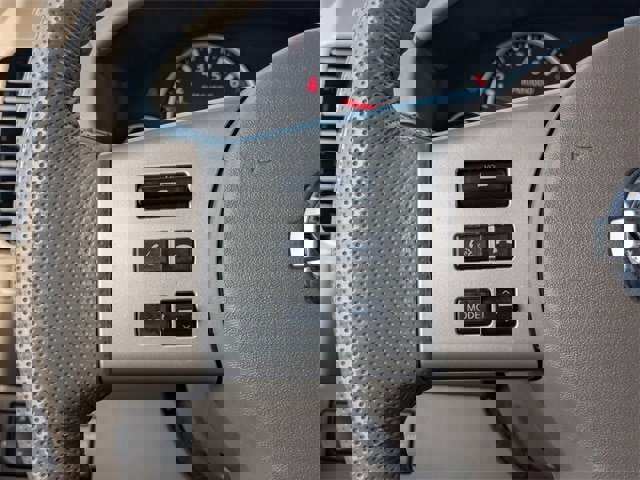 Used 2014 Nissan Frontier SL w/ SL Moonroof Package image 24