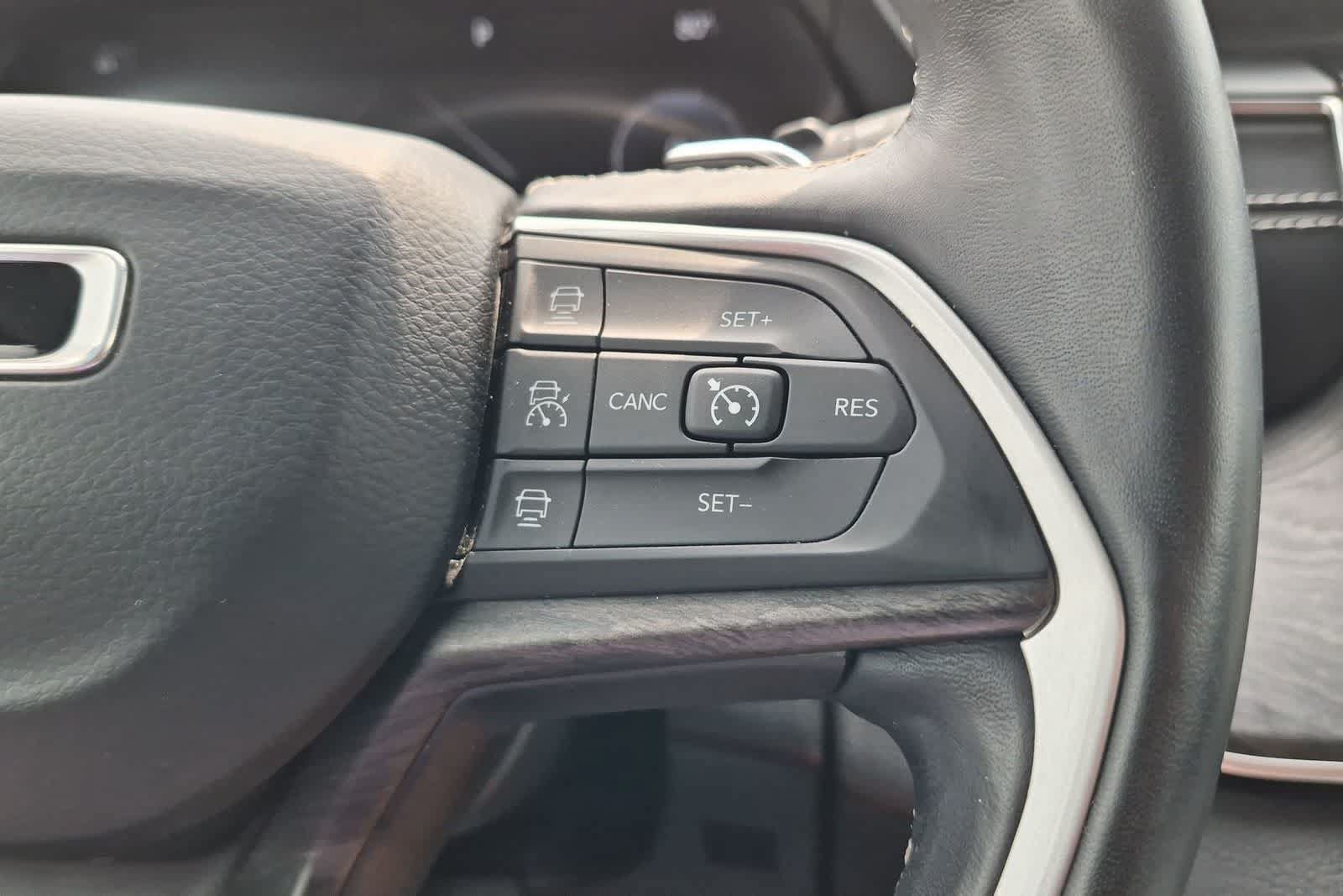 Used 2021 Jeep Grand Cherokee L Limited AWD/4WD image 25