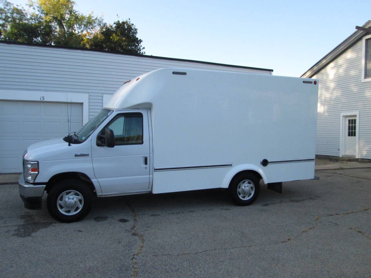 Used 2021 Ford E-350 and Econoline 350 Super Duty w/ Power Windows & Locks Group image 3