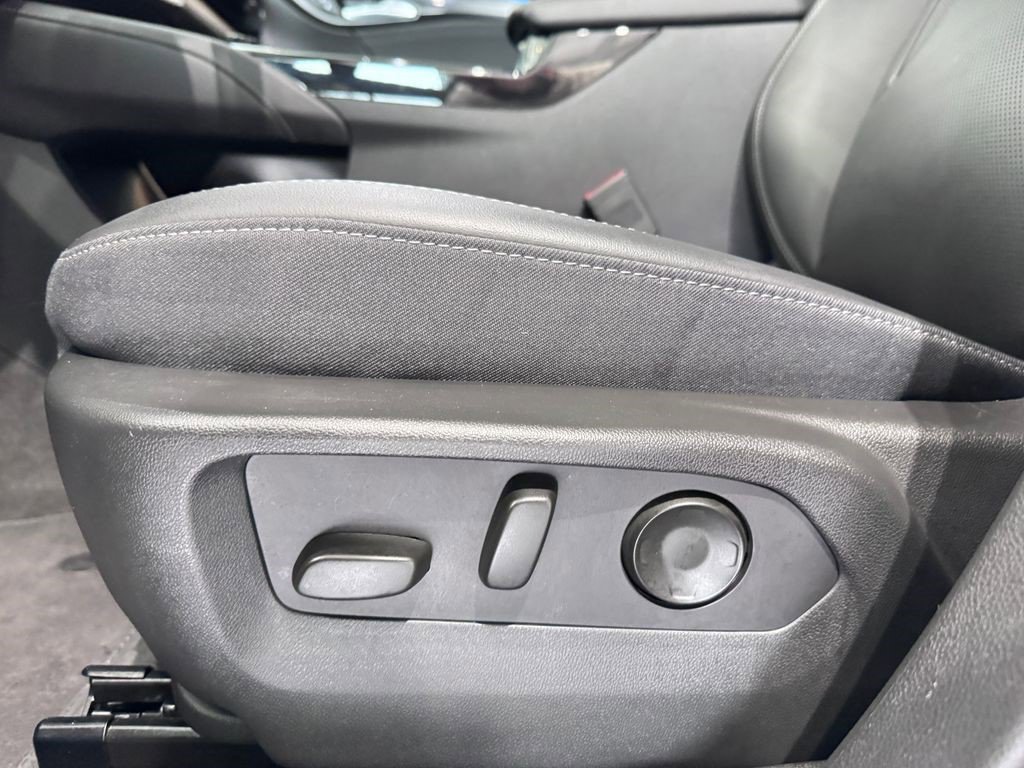 Certified 2025 Buick Envision Preferred image 21