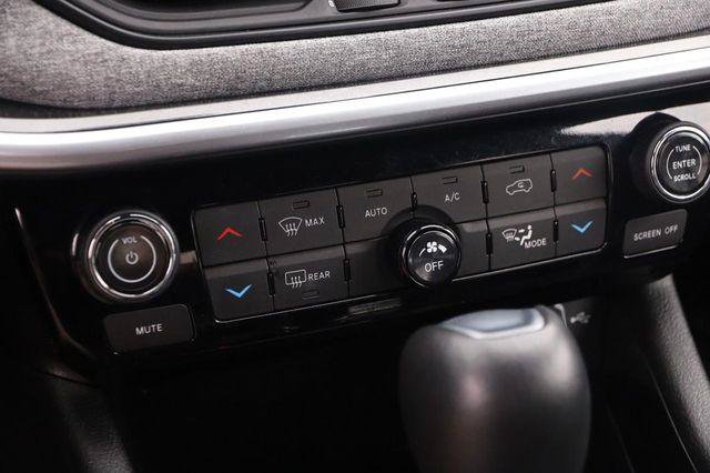 Used 2025 Jeep Compass Latitude w/ Sun & Sound Group AWD/4WD image 19