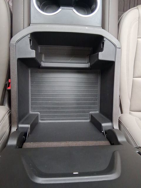 Used 2023 GMC Yukon SLT w/ SLT Luxury Package AWD/4WD image 16