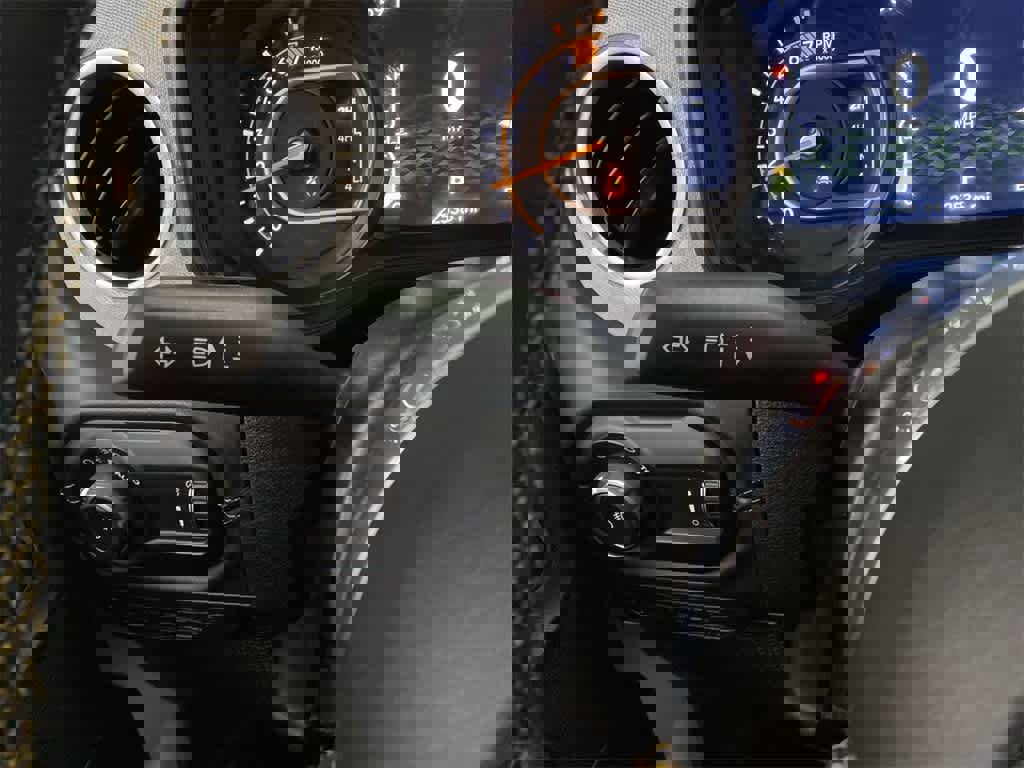 Used 2025 Jeep Wrangler Sahara image 23