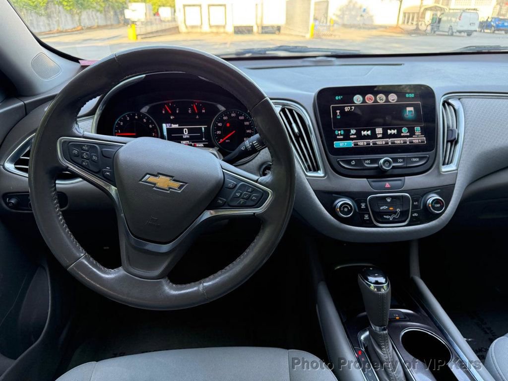 Used 2018 Chevrolet Malibu LT w/ Driver Confidence Package image 16