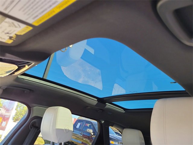 Used 2018 Land Rover Range Rover Velar R-Dynamic SE image 20