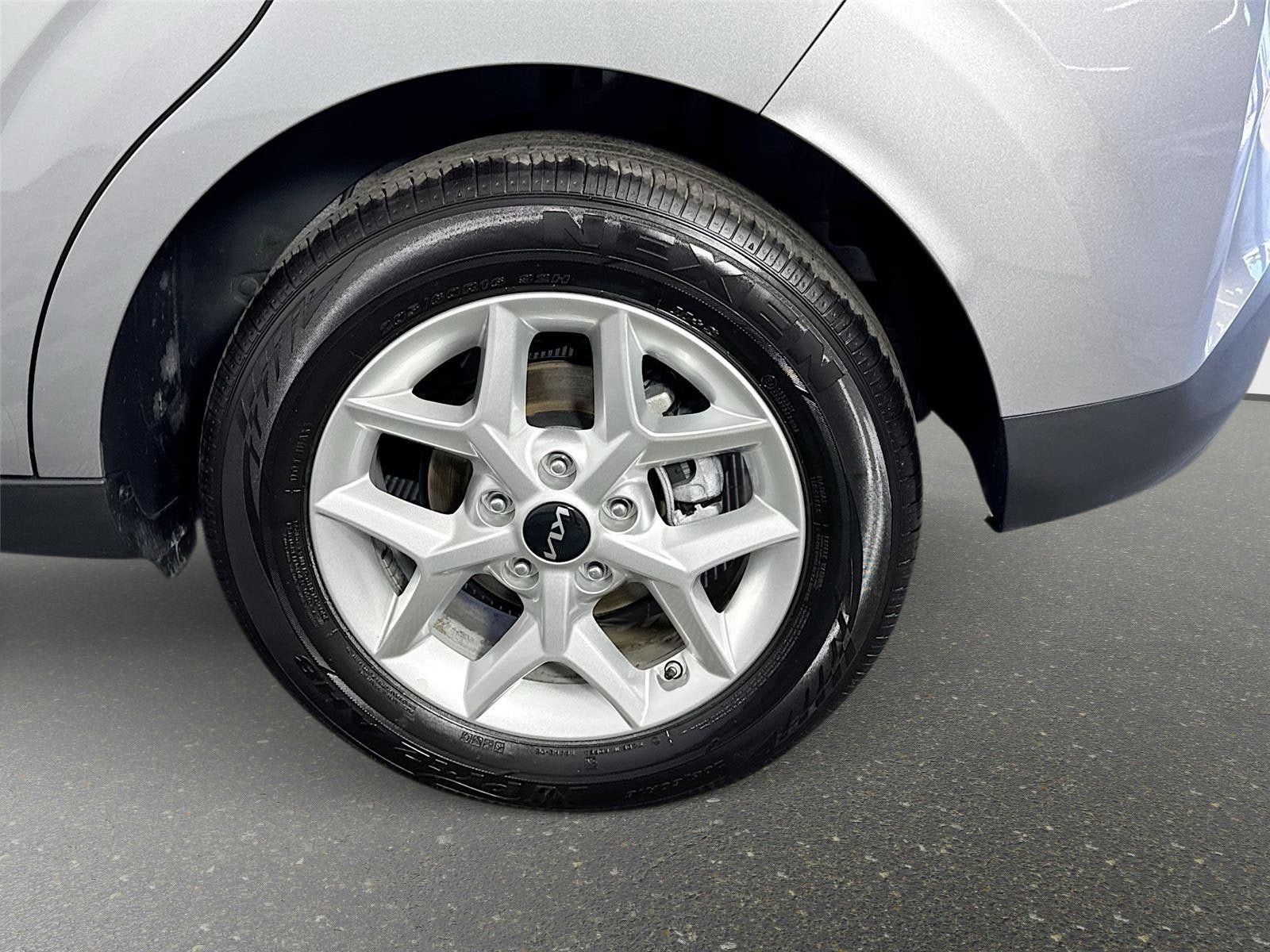 Certified 2025 Kia Soul LX w/ LX Technology Package FWD image 28