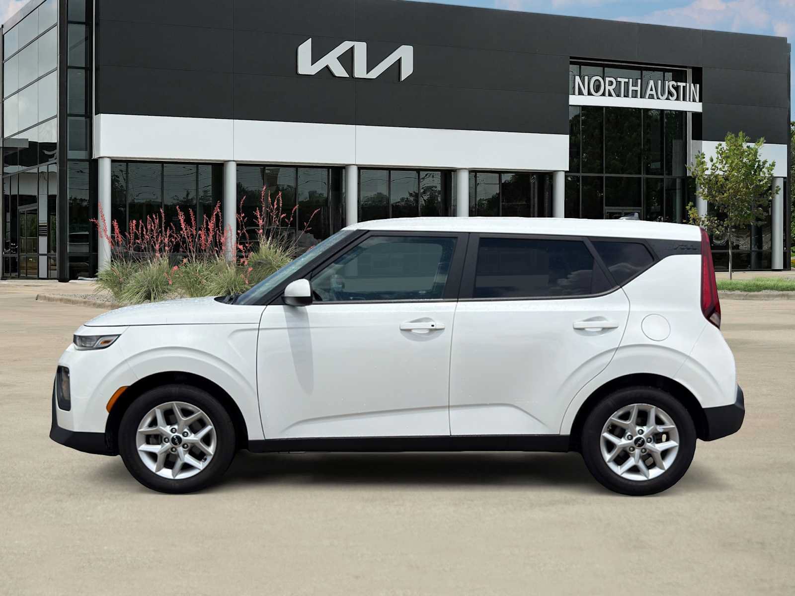 Used 2022 Kia Soul S FWD image 9