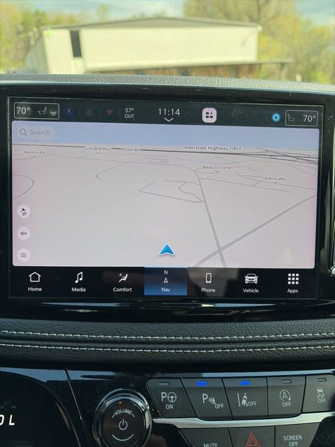 Used 2025 Chrysler Pacifica Limited image 16