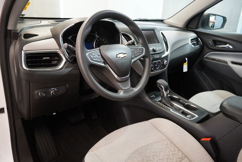 Used 2023 Chevrolet Equinox LS w/ LS Convenience Package image 5