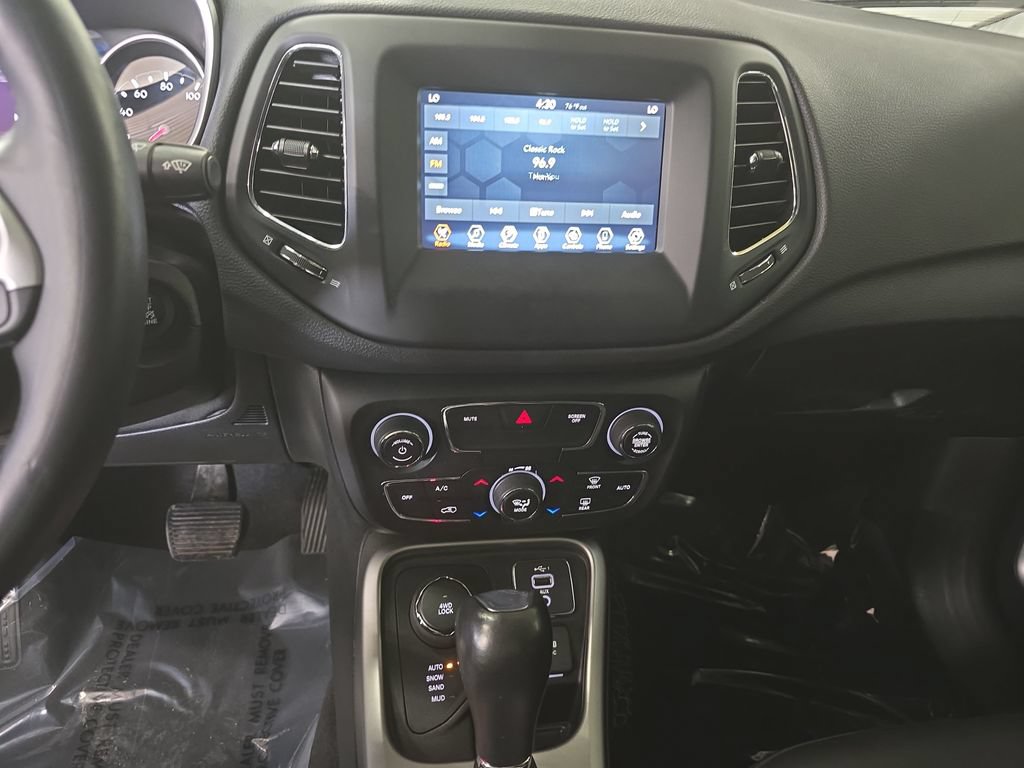 Used 2020 Jeep Compass Latitude w/ Cold Weather Group AWD/4WD image 19