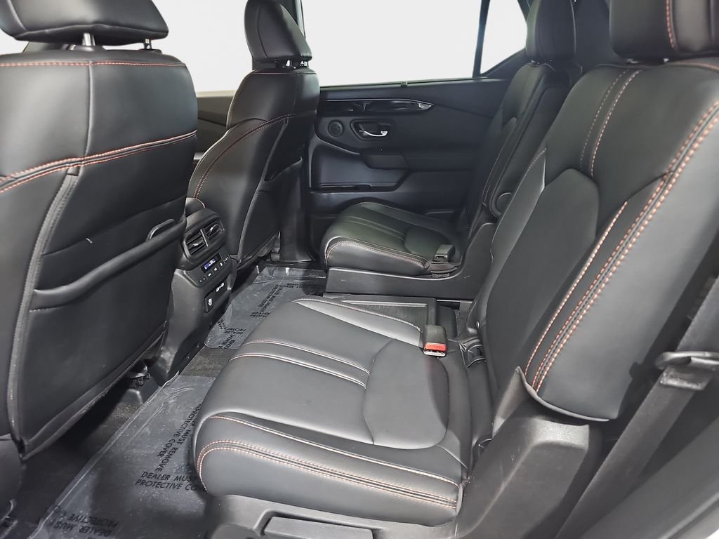 Used 2023 Honda Pilot TrailSport image 17