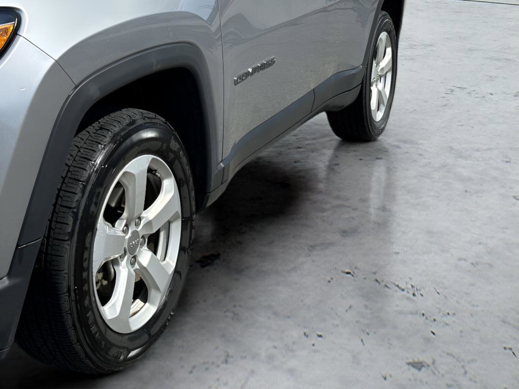 Used 2018 Jeep Compass Latitude w/ Cold Weather Group AWD/4WD image 11