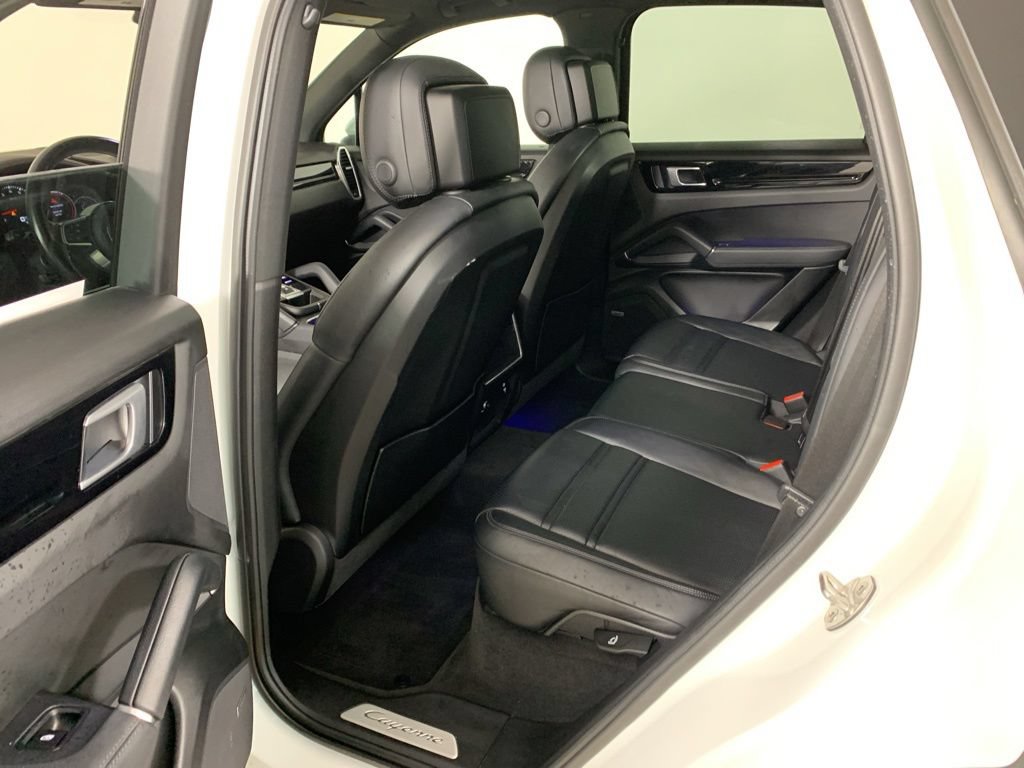 Used 2022 Porsche Cayenne AWD/4WD image 33
