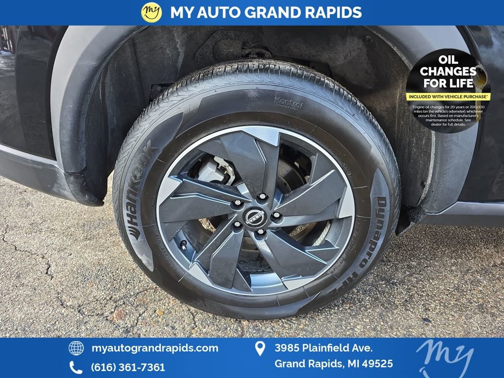 Used 2025 Nissan Rogue SV image 32