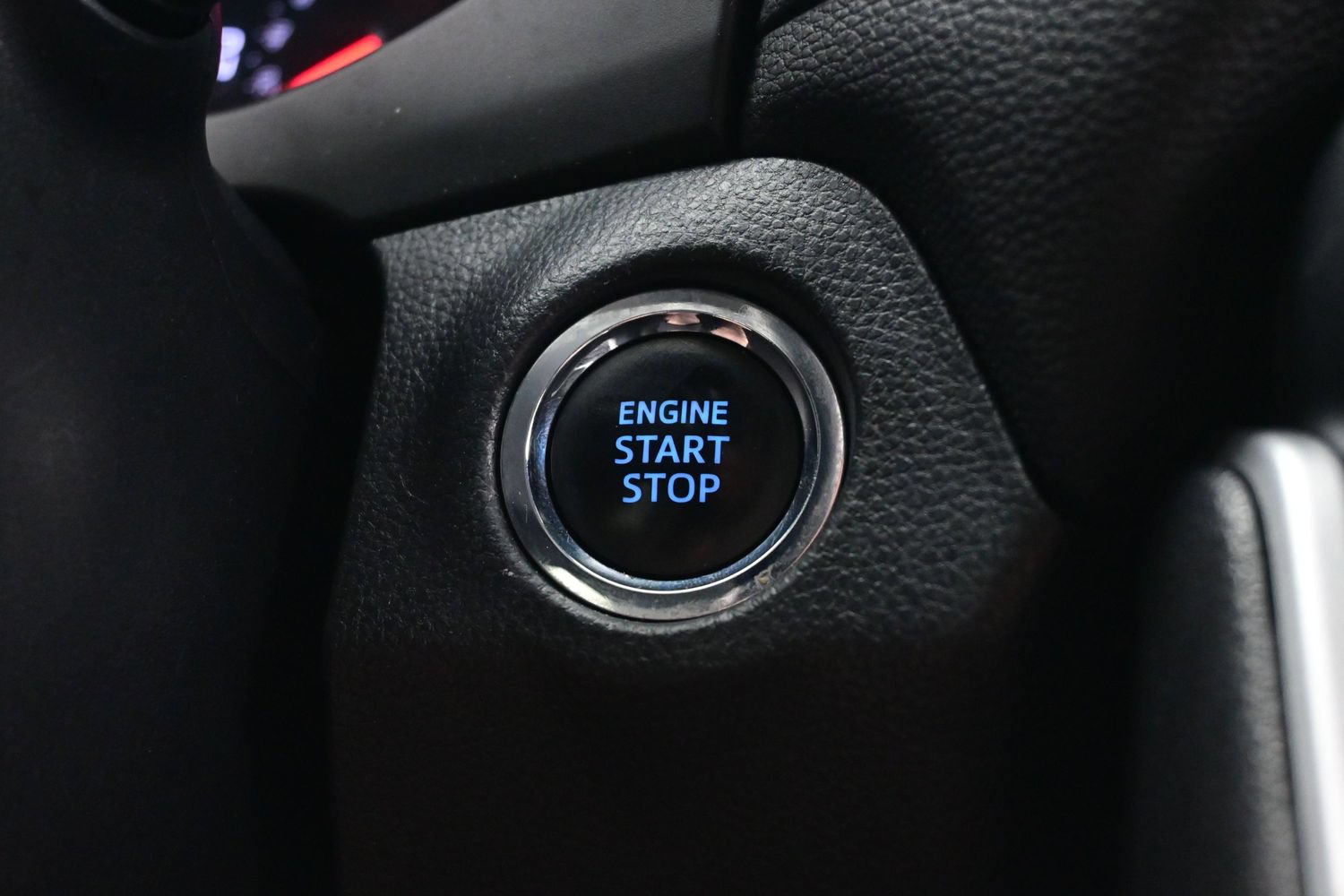 Used 2022 Toyota RAV4 XLE w/ Convenience Package AWD/4WD image 24