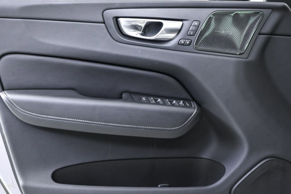 Certified 2023 Volvo XC60 B5 Ultimate image 8