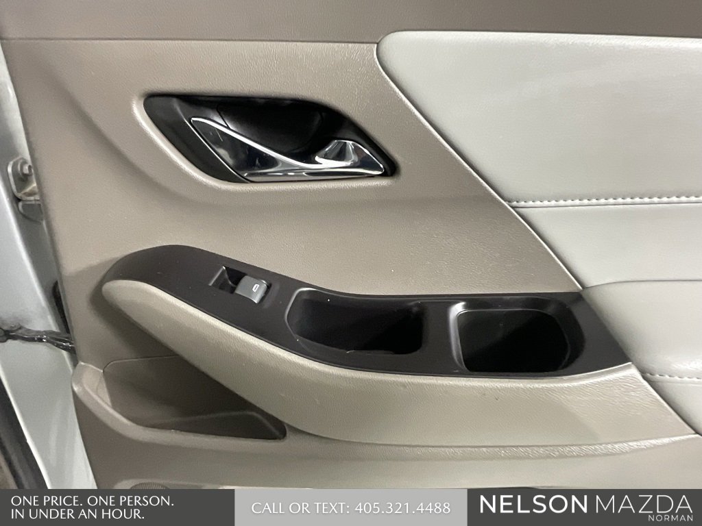 Used 2018 Chevrolet Traverse LT image 23