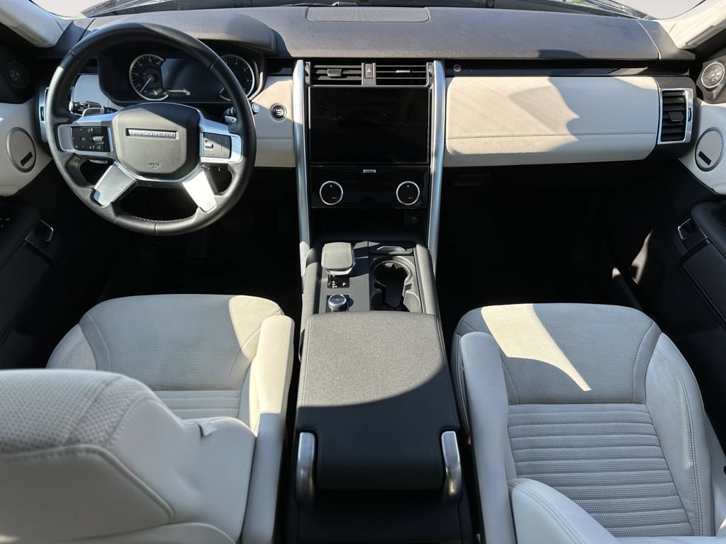 Used 2023 Land Rover Discovery S AWD/4WD image 10