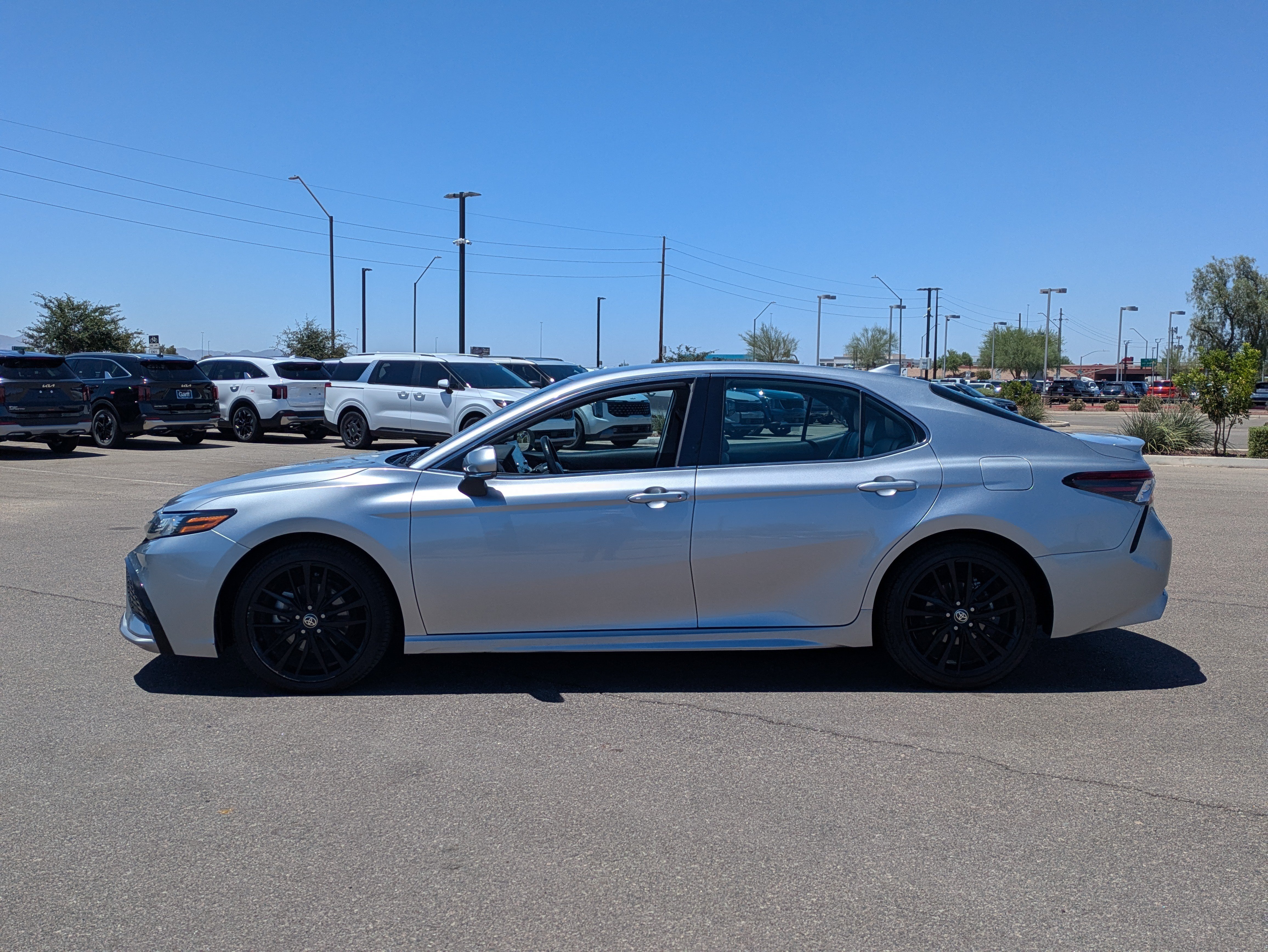 Used 2024 Toyota Camry XSE FWD image 2