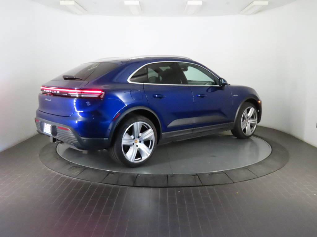 Used 2024 Porsche Macan 4 Electric AWD/4WD image 7