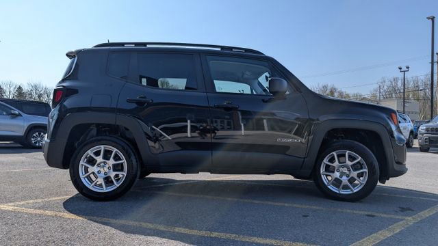 Used 2022 Jeep Renegade Latitude AWD/4WD image 4