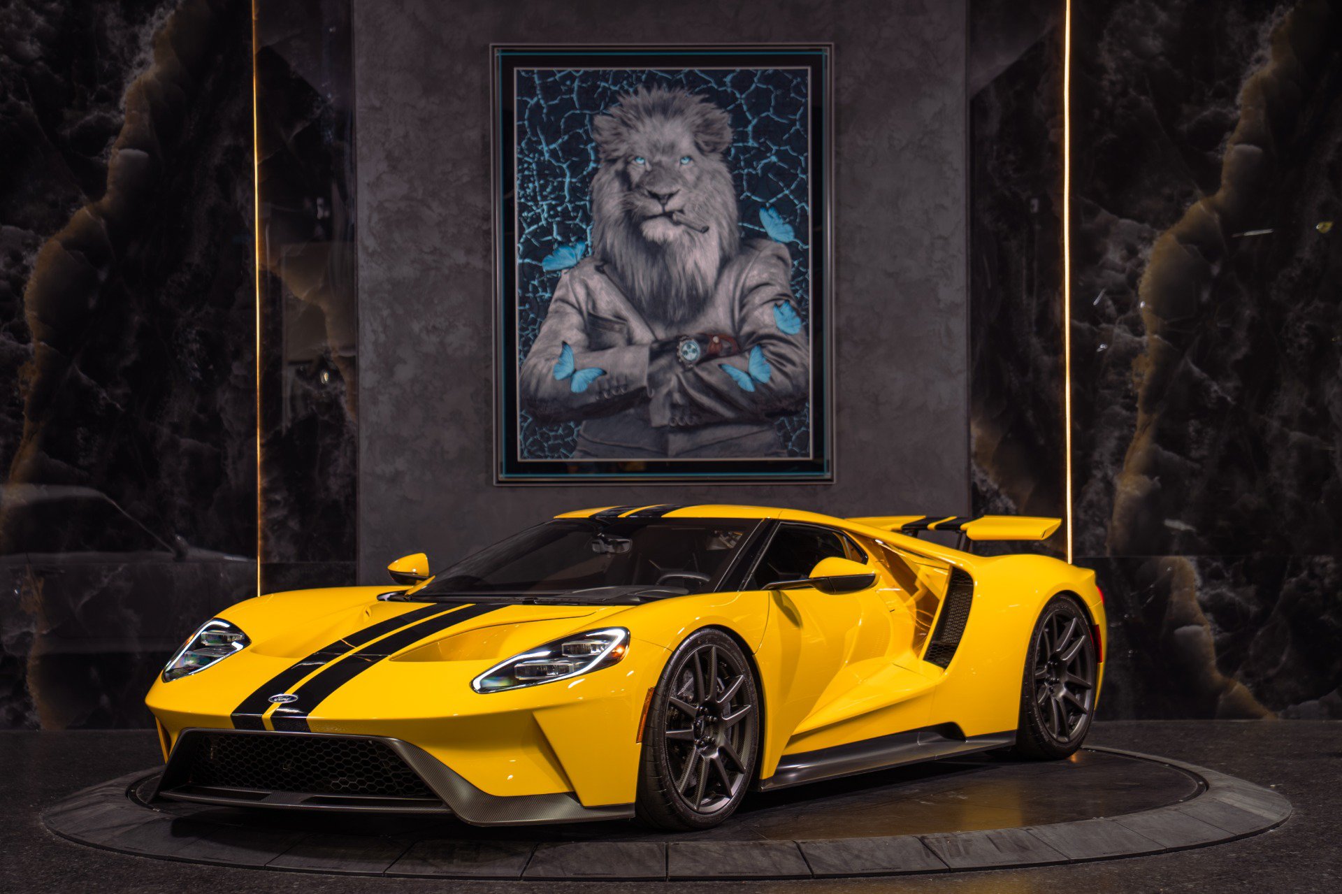 Used 2019 Ford GT RWD image 1