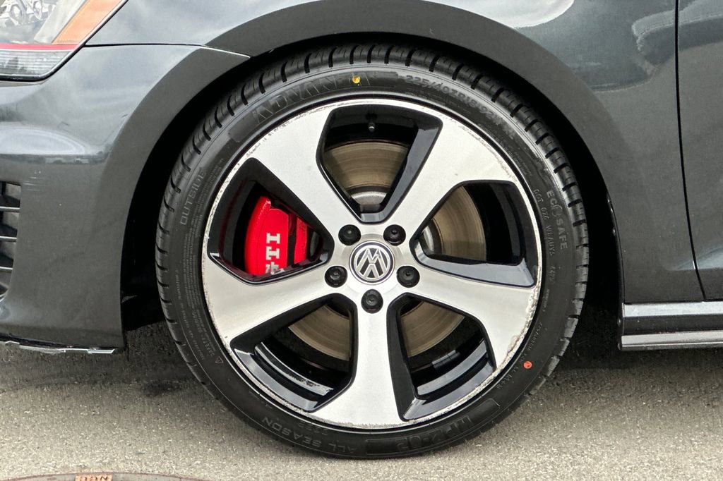 Used 2017 Volkswagen GTI SE FWD image 25