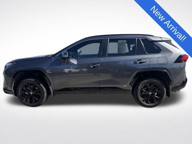 Used 2024 Toyota RAV4 SE w/ Convenience Package AWD/4WD image 4