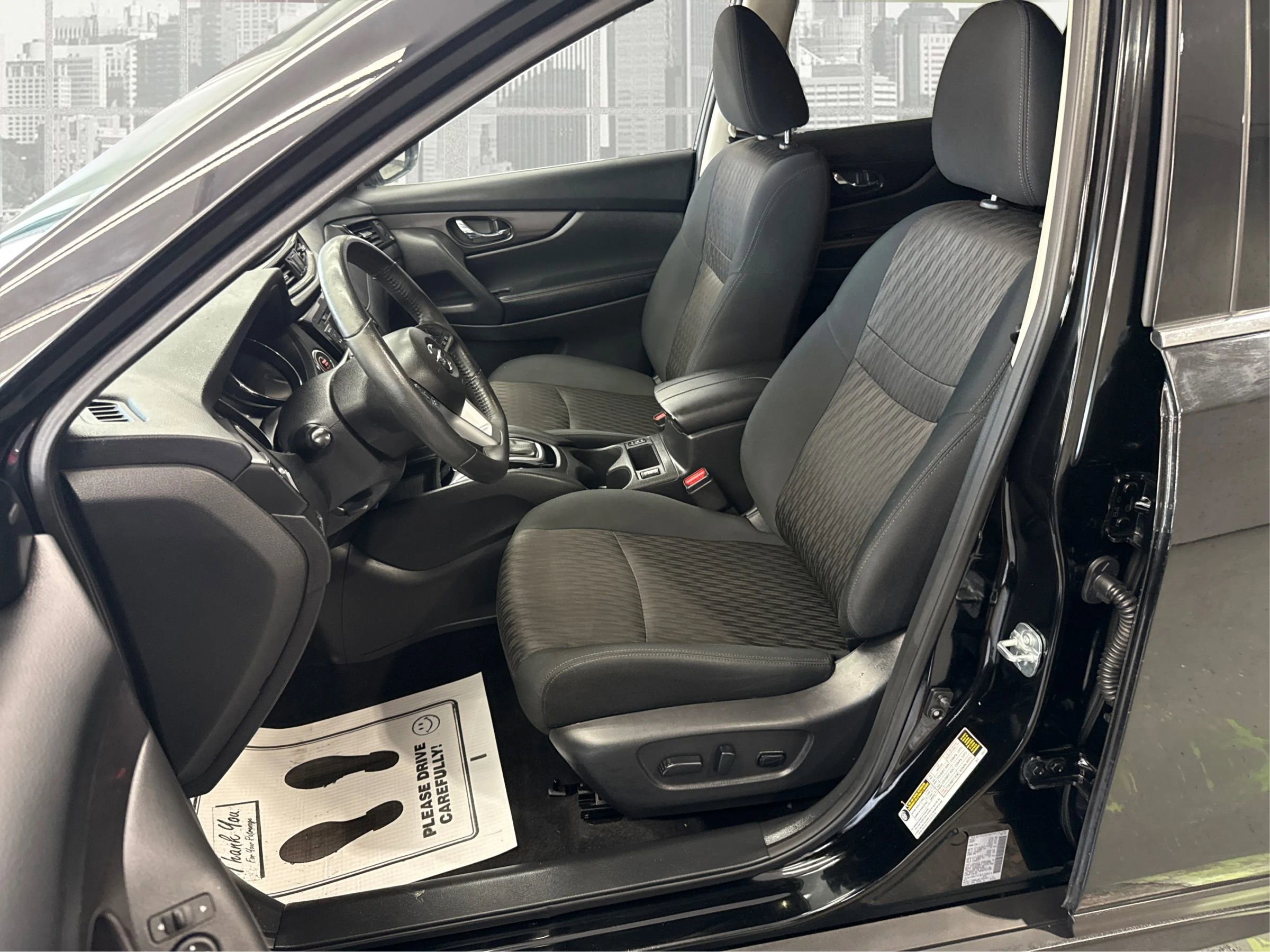 Used 2018 Nissan Rogue SV image 9