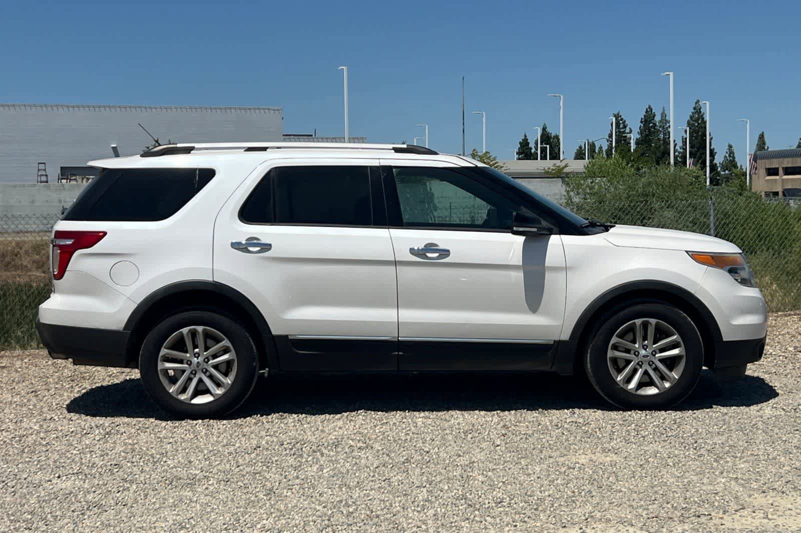 Used 2013 Ford Explorer XLT FWD image 9