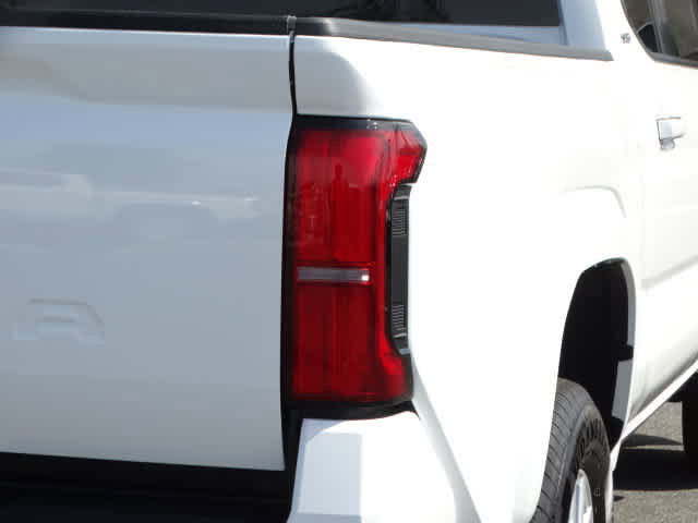 Used 2025 Toyota Tacoma SR5 AWD/4WD image 11
