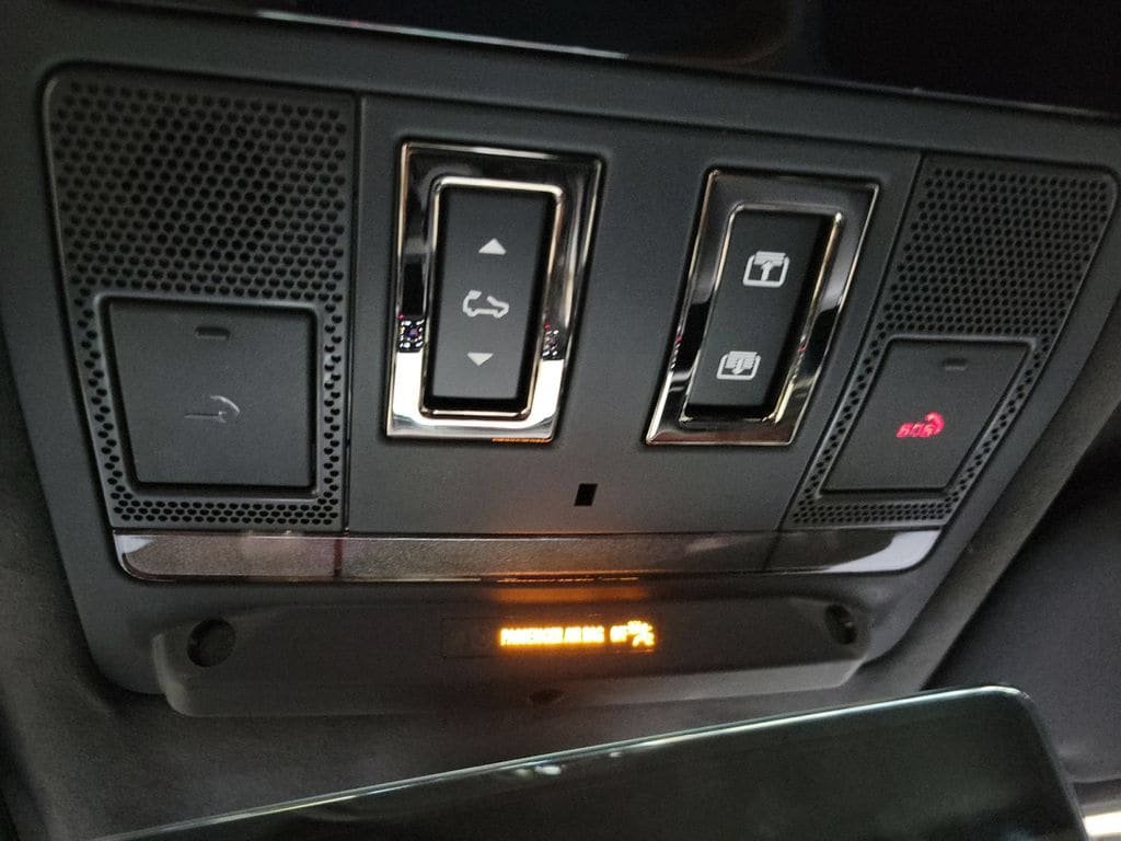 New 2026 Land Rover Defender 110 OCTA AWD/4WD image 21