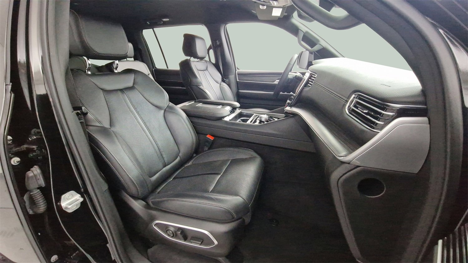 Used 2024 Jeep Wagoneer Series II image 30