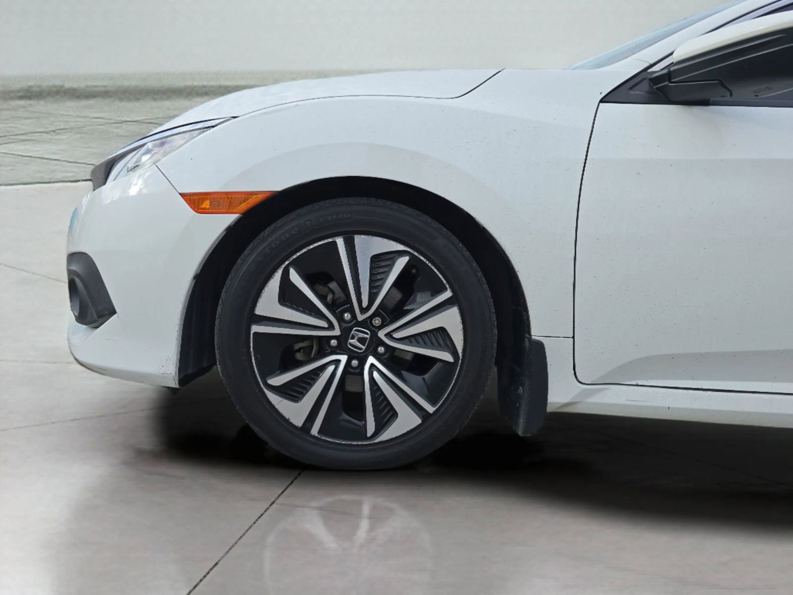 Used 2018 Honda Civic EX-L image 9