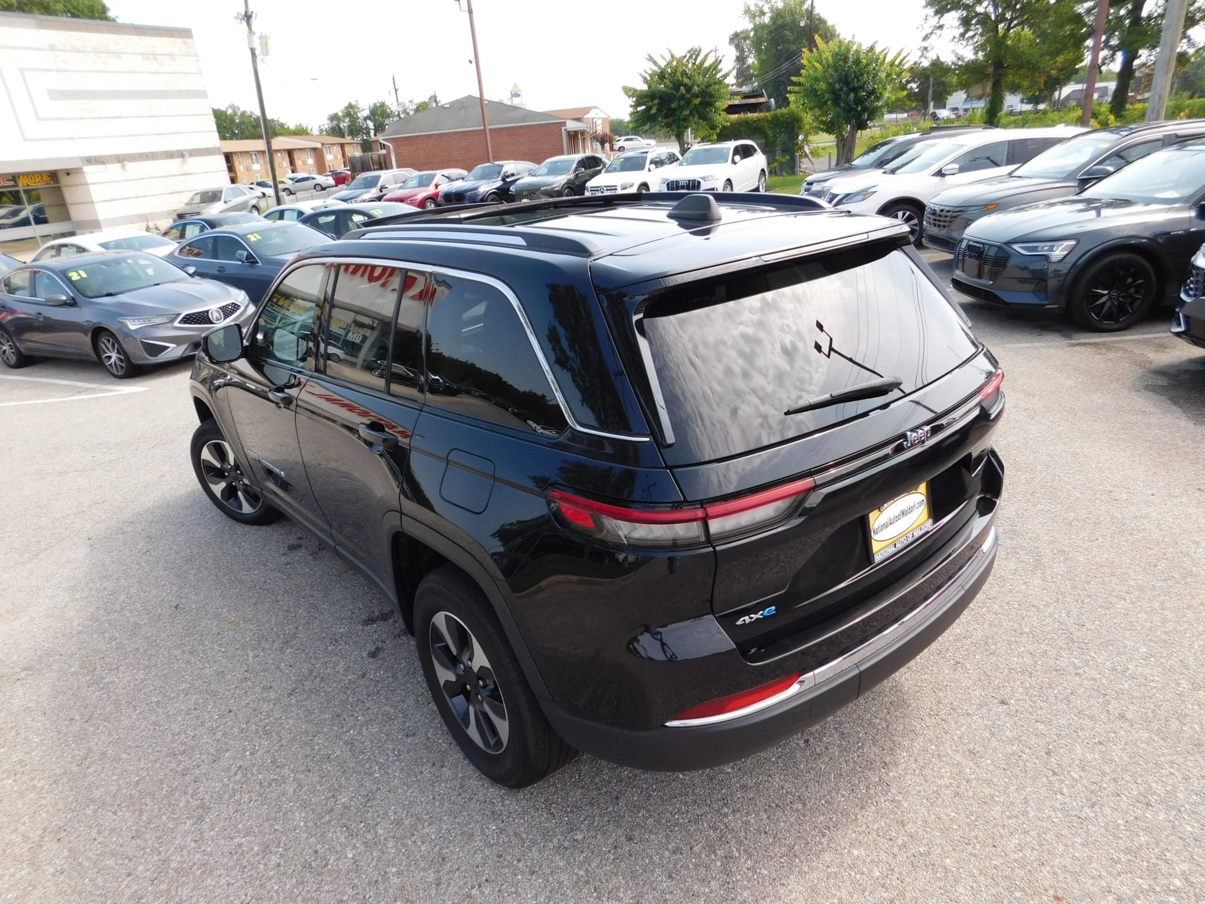 Used 2024 Jeep Grand Cherokee Limited 4xe AWD/4WD image 7