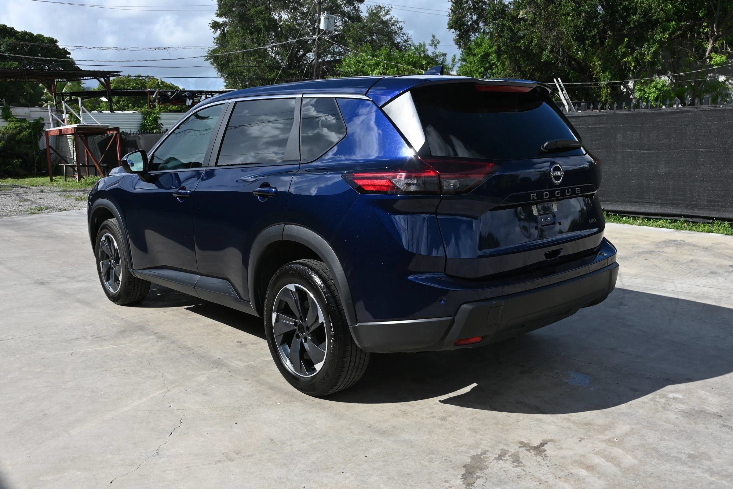 Used 2025 Nissan Rogue SV AWD/4WD image 4