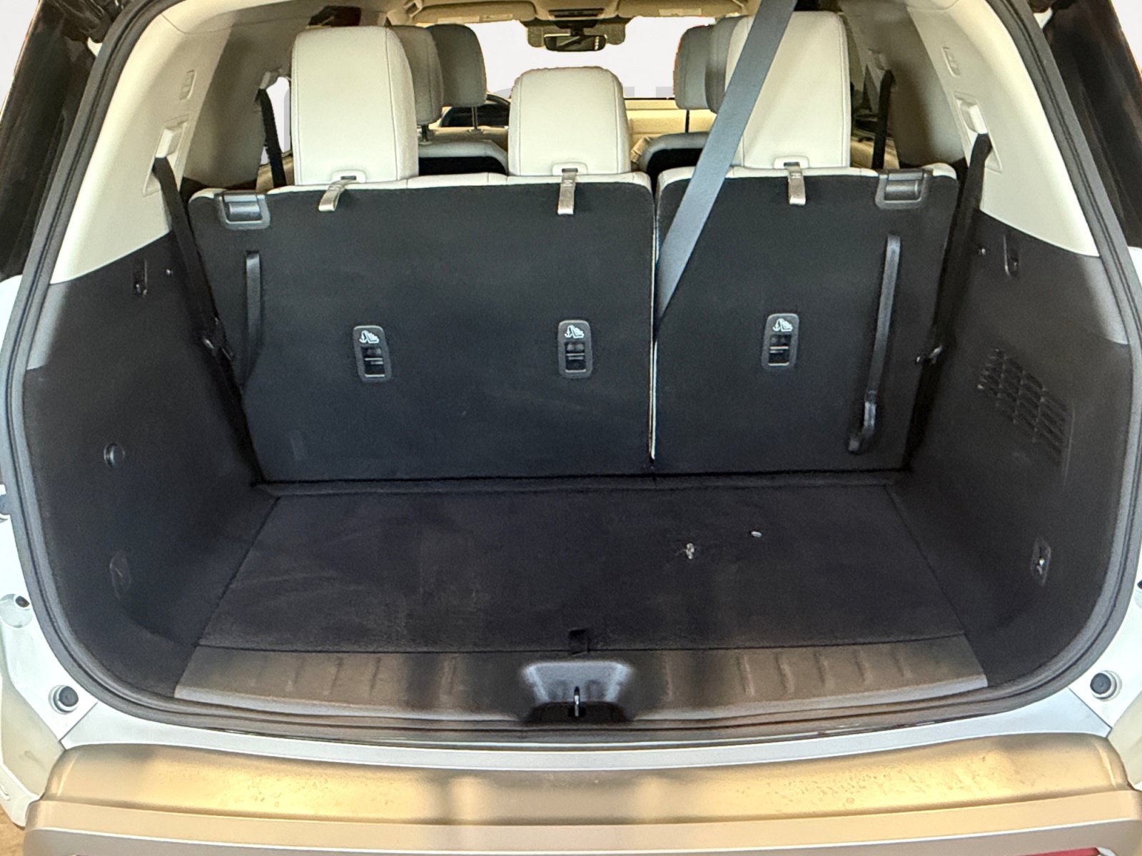 Used 2024 Nissan Pathfinder SL w/ SL Premium Package FWD image 13