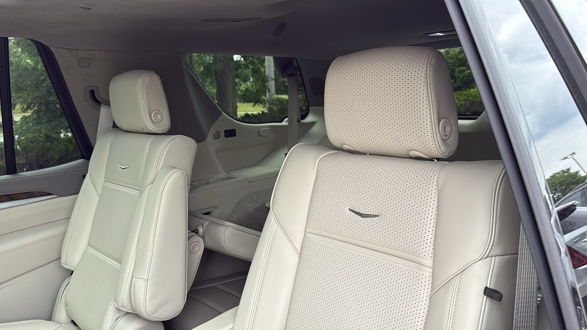 New 2026 Cadillac Escalade Platinum Sport w/ LPO, Floor Liner Package AWD/4WD image 29