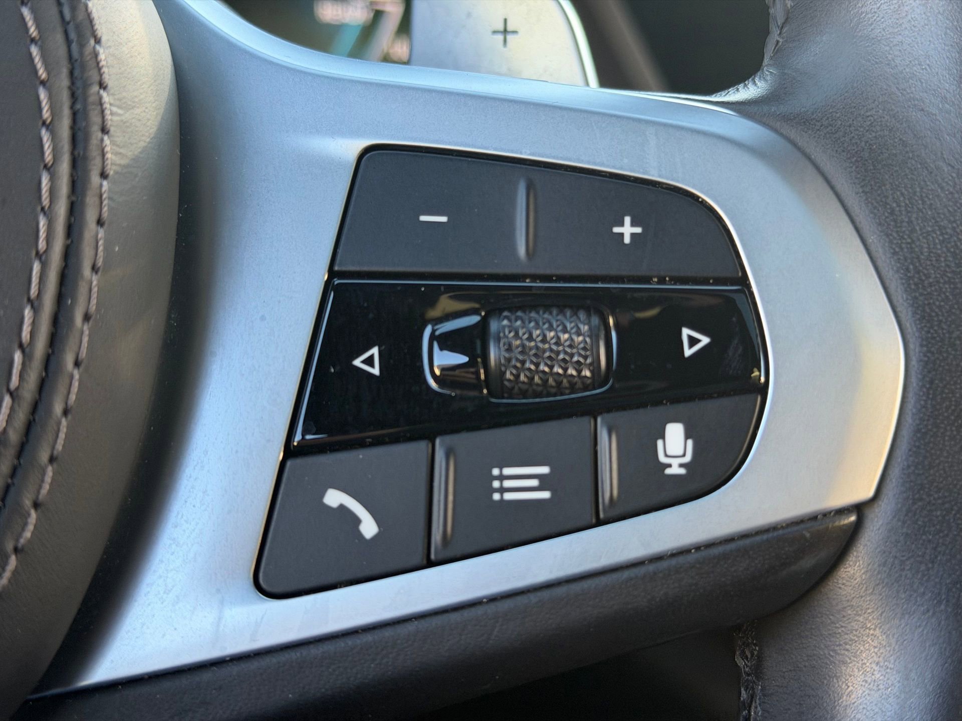 Used 2022 BMW X5 xDrive45e w/ M Sport Package image 48