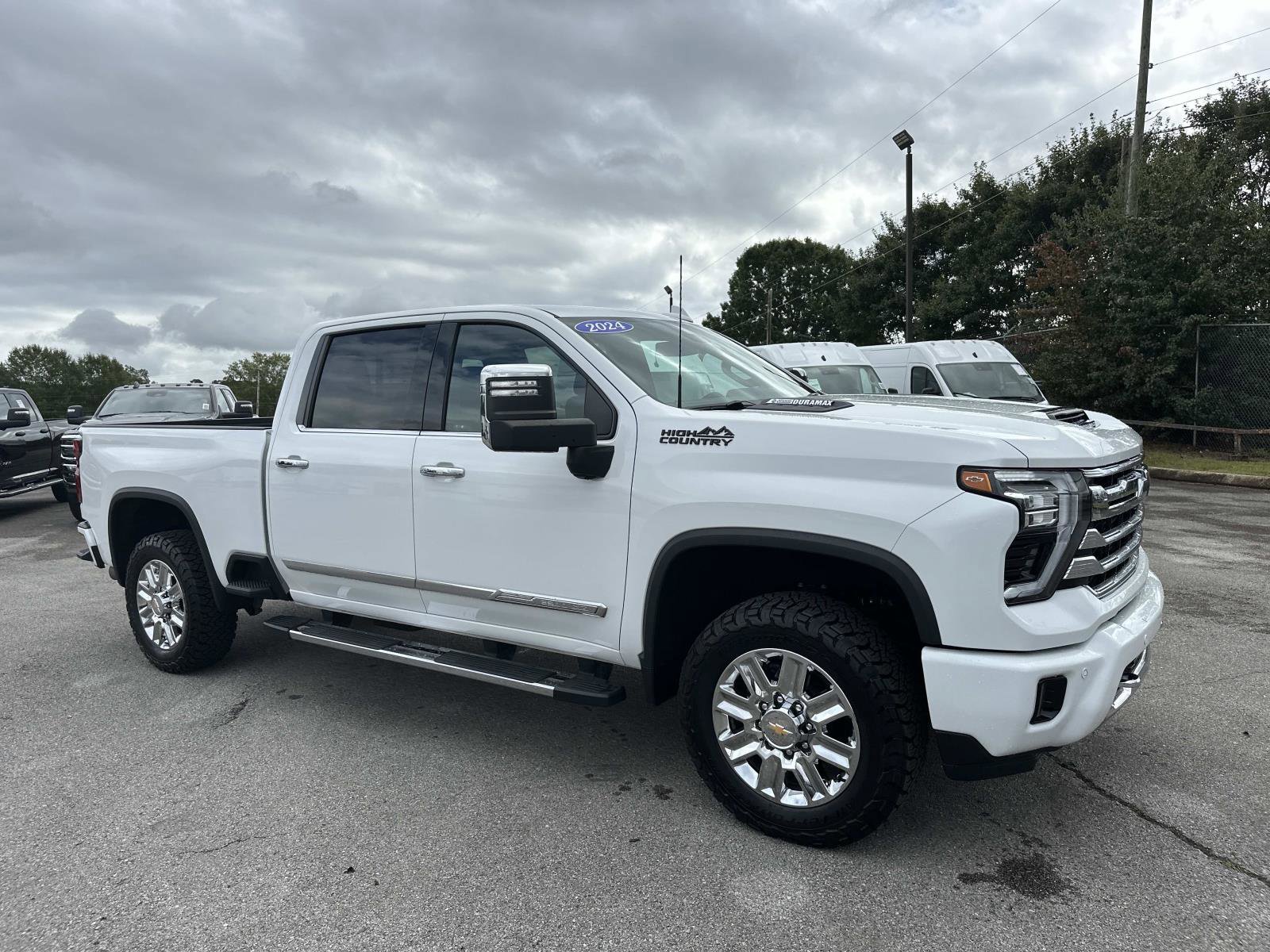 Certified 2024 Chevrolet Silverado 2500 High Country w/ LPO, Dark Essentials Package image 2