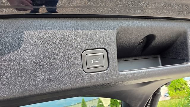Used 2024 Chevrolet Equinox EV LT FWD image 13