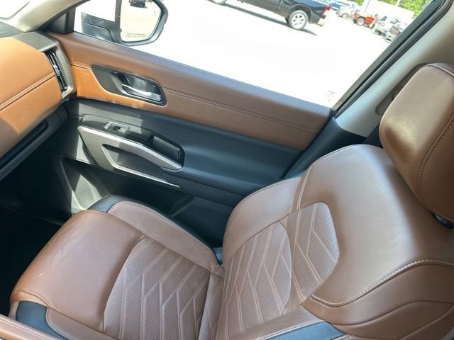 Used 2023 Nissan Pathfinder Platinum w/ Cargo Package AWD/4WD image 30
