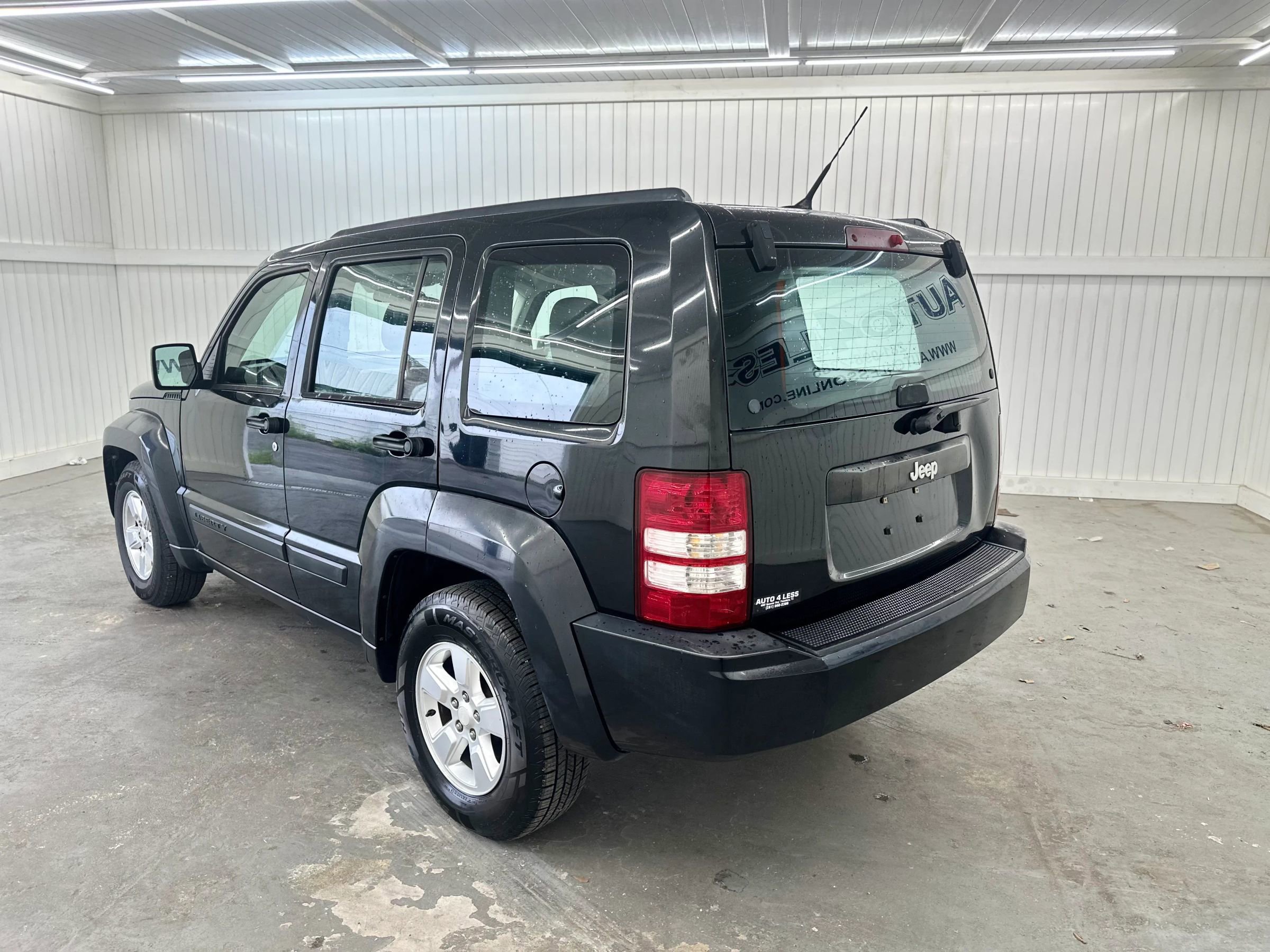 Used 2011 Jeep Liberty Sport image 8