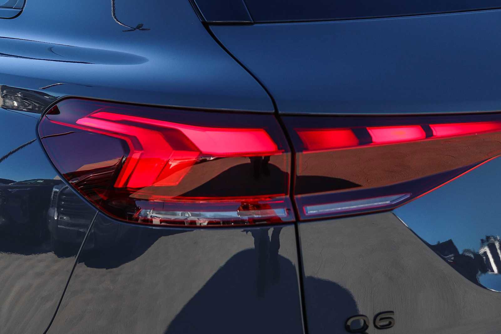 Used 2025 Audi Q6 e-tron Premium w/ Convenience Package image 12