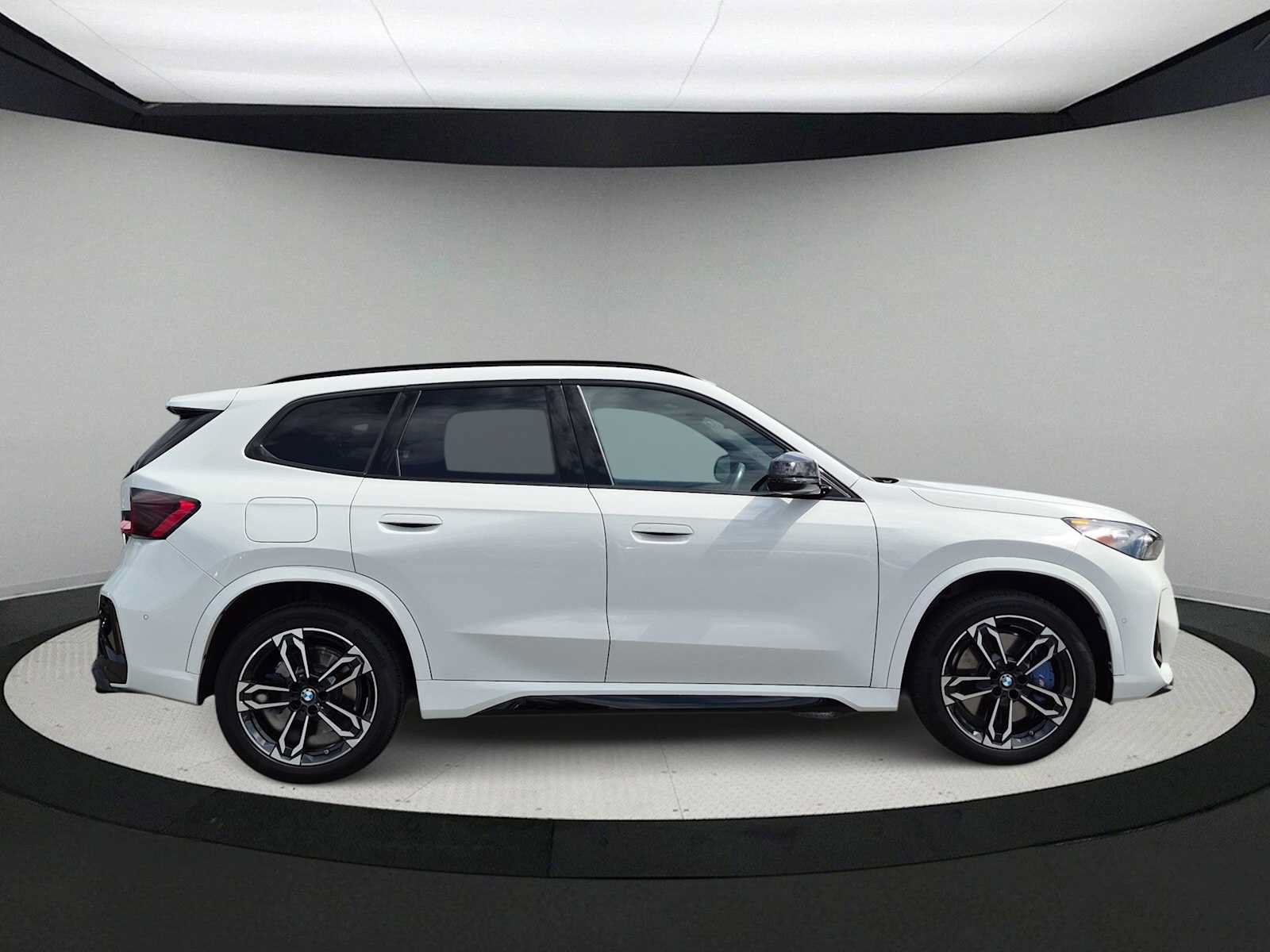 Used 2025 BMW X1 M35i w/ Shadowloine Package AWD/4WD image 9