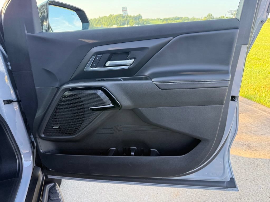 Used 2025 Chevrolet Silverado EV LT AWD/4WD image 17