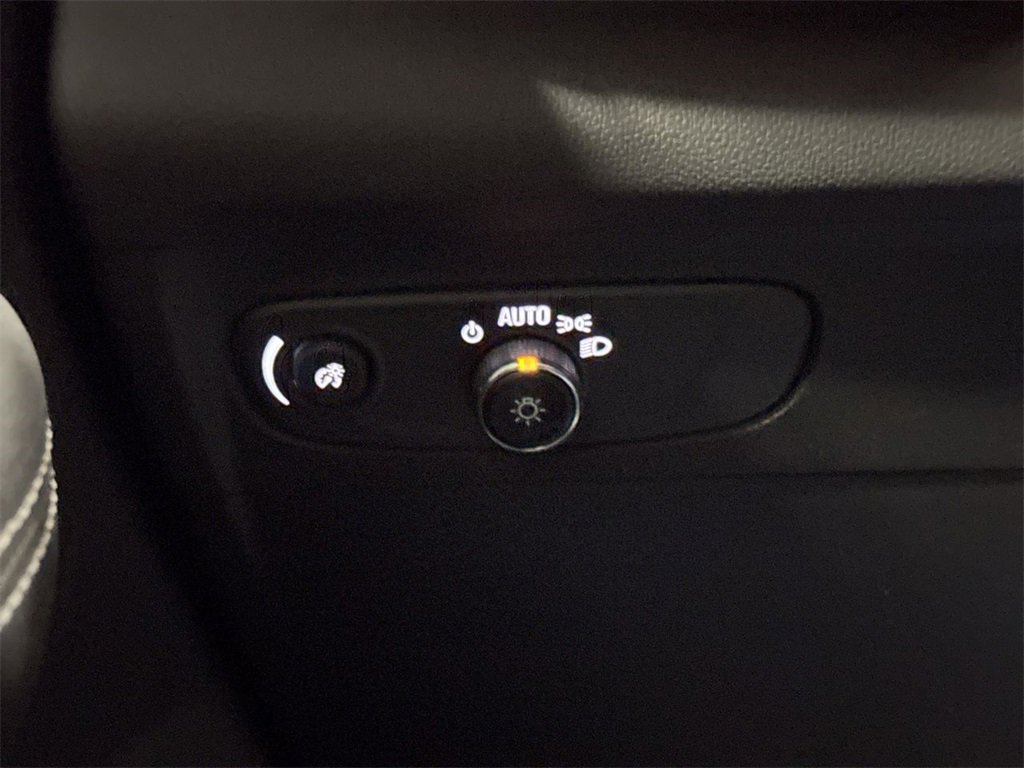 Used 2022 Buick Envision Preferred w/ Sport Touring Package image 17