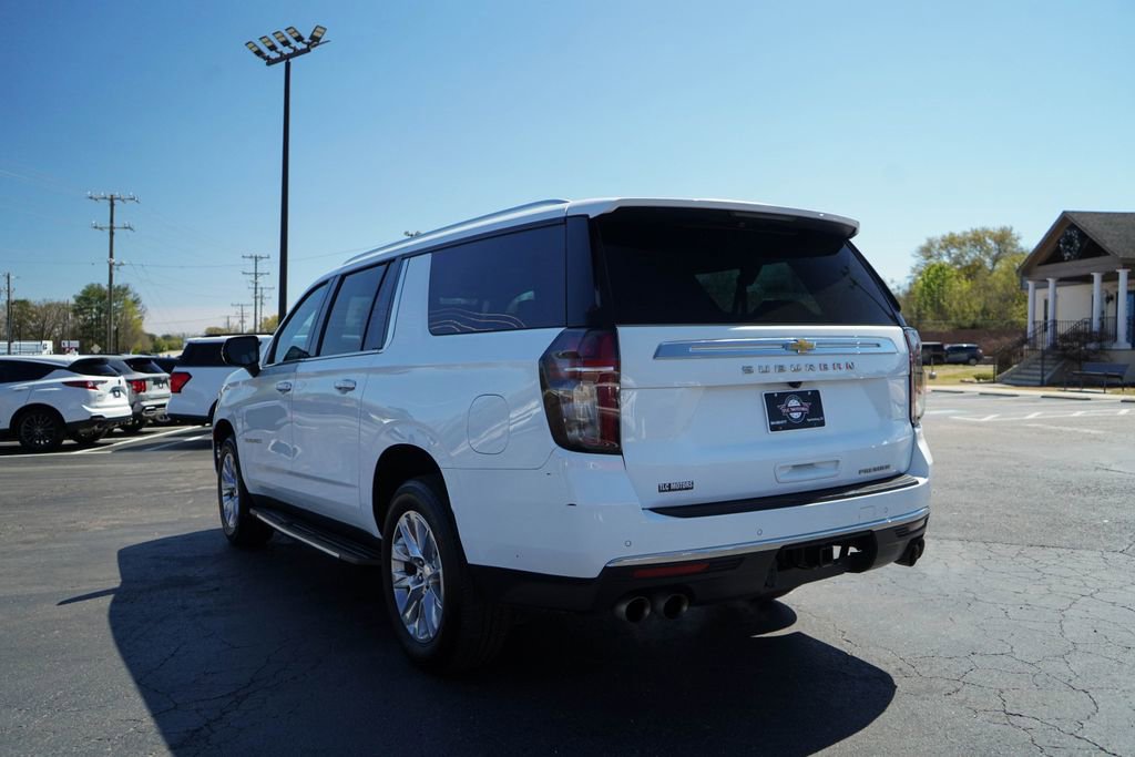 Used 2023 Chevrolet Suburban Premier RWD image 3