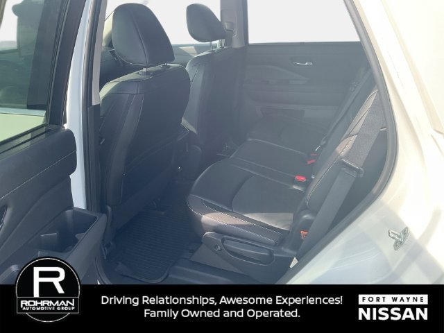 Used 2024 Nissan Pathfinder SL w/ Black Appearance Package AWD/4WD image 15