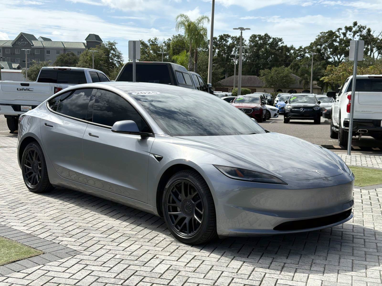 Used 2025 Tesla Model 3 Long Range AWD/4WD image 3